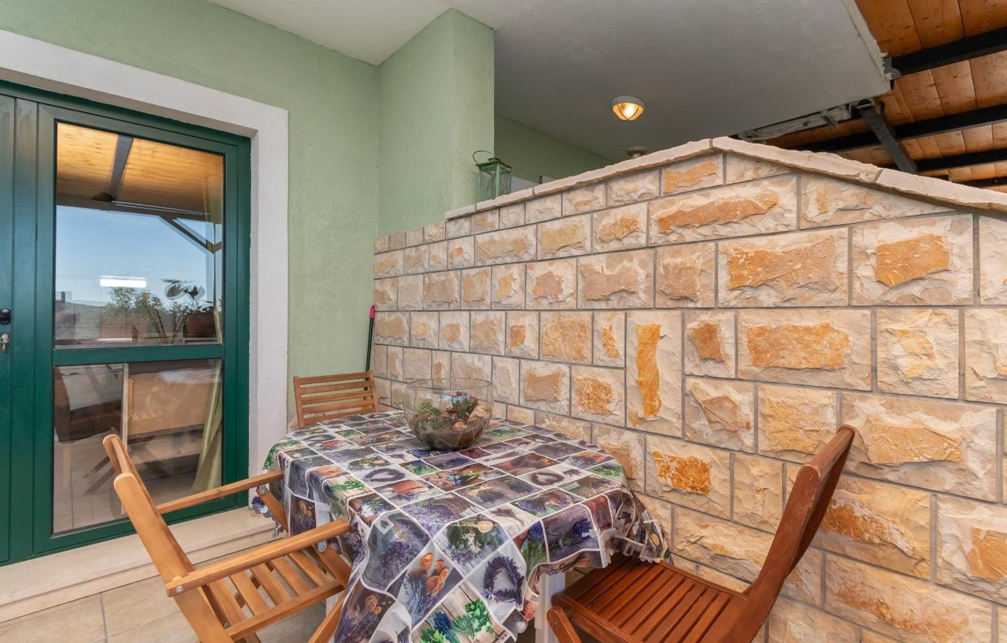 Apartments Toni Маслиница Екстериор снимка